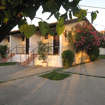 Alexandra Makris Gialos Studios Apartment